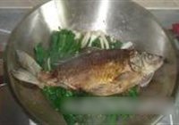 葱烤鲫鱼包肉的做法 步骤8