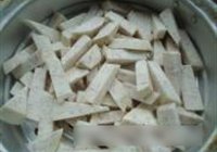 剁椒芋头的做法 步骤2