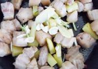 土豆烧五花肉的做法 步骤8