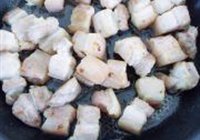 土豆烧五花肉的做法 步骤6