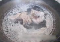 脊骨炖酸菜的做法 步骤4