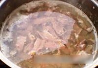香椿炒火腿肉的做法 步骤3