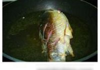 泡椒鲫鱼的做法 步骤5