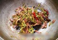 香椿炒火腿肉的做法 步骤15
