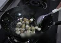 蚝油双菇的做法 步骤4