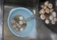 蚝油双菇的做法 步骤3