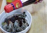 蚝油炒虾的做法 步骤3