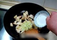 干烧冬笋的做法 步骤4