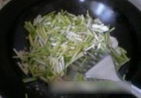 蒜薹炒鸡脯肉的做法 步骤3
