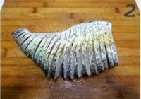 孔雀开屏鱼的做法 步骤2
