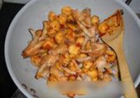 明虾鸡爪煲的做法 步骤5