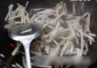 熏牛肉炒萝卜丝的做法 步骤6