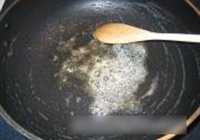奶蛋双色清炒虾仁的做法 步骤4