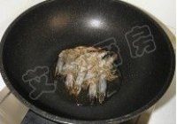 鲜虾面的做法 步骤3