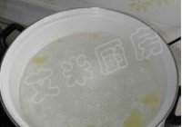 姜蒜香汁菠菜的做法 步骤2