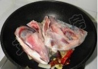 鱼头炖豆腐的做法 步骤7