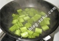 苦瓜烧排骨的做法 步骤7
