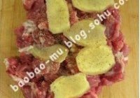 猪肉大葱包的做法 步骤3