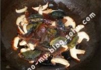 香菇青椒炒松花蛋的做法 步骤10
