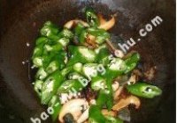 香菇青椒炒松花蛋的做法 步骤11