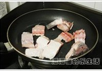 莲藕海带鱼汤的做法 步骤1