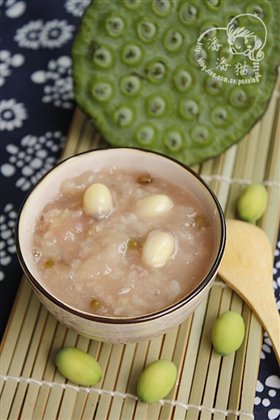鲜莲子银耳绿豆粥