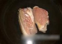 蕨菜炒回锅肉的做法 步骤2