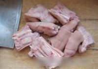 腐乳烧猪蹄的做法 步骤2