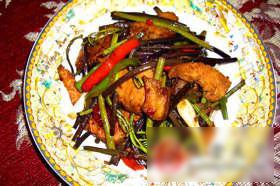 蕨菜炒回锅肉