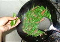 快炒四季豆的做法 步骤6