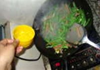 快炒四季豆的做法 步骤11