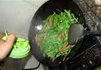 快炒四季豆的做法 步骤8
