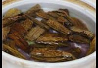 咸黄瓜皮炖肉的做法 步骤3