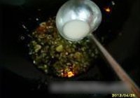 溜肉段的做法 步骤6
