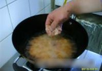 溜肉段的做法 步骤4