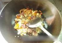 腊肉炒蒜苔的做法 步骤9
