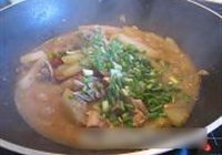 烤鸭焖老节瓜的做法 步骤6