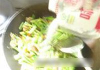 腊肉炒蒜苔的做法 步骤12