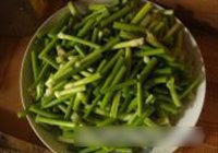 腊肉炒蒜苔的做法 步骤6