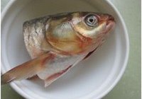 鱼头豆腐汤的做法 步骤1