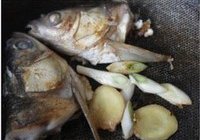 鱼头豆腐汤的做法 步骤3