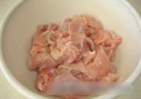 菠萝咕噜鸡肉的做法 步骤2