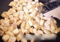 宫爆鸡丁的做法 步骤4