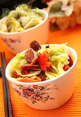 包菜炒香肠