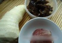 春笋木耳炒肉的做法 步骤1