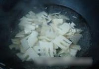 春笋木耳炒肉的做法 步骤5