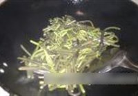厥菜炒大蒜的做法 步骤4