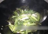 厥菜炒大蒜的做法 步骤6