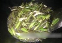 厥菜炒大蒜的做法 步骤7