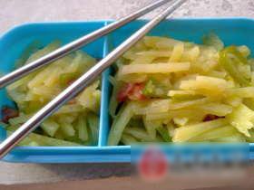 青椒炒土豆丝